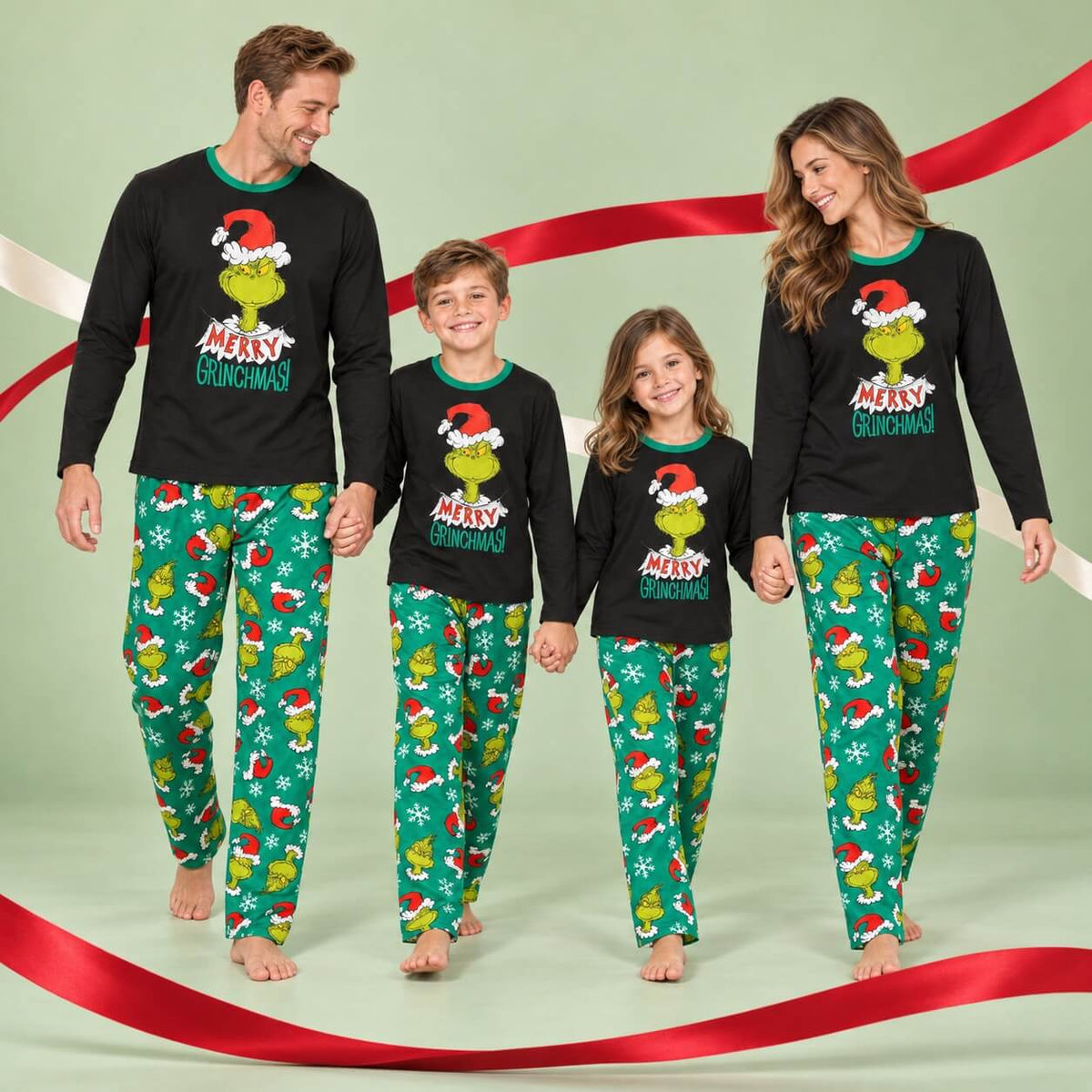 Passende Weihnachts-Schlafanzüge für die Familie mit grünem Grinch-Print